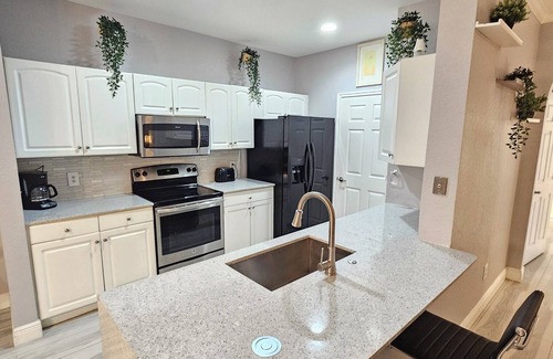 South Eola Condo | A beautiful Fully furnished 2 bedroom condo in the heart of downtown Orlando!