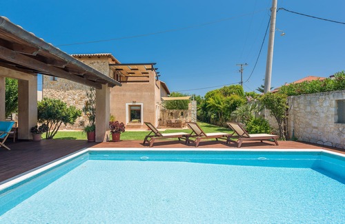 Maleme Villa | A beautiful furnished villa, located in a peaceful area only 600m from the sea