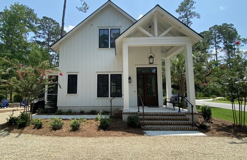 Palmetto Bluff House | A Beautiful Home in Moreland Village! - Complimentary Golf Cart/Bikes!