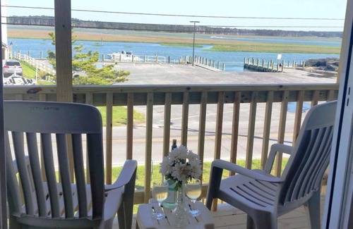 Chincoteague House | A BEAUTIFUL RETREAT OVERLOOKING ASSATEAGUE ISLAND