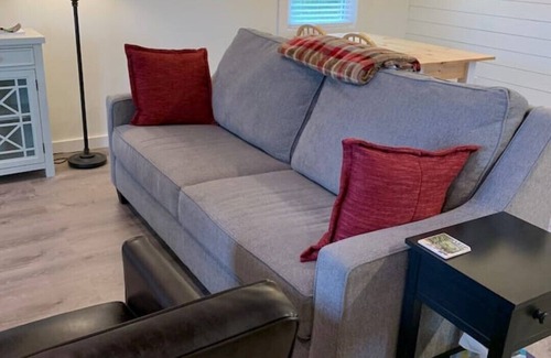 Naples Cottage | A beautiful Sunset Cottage. Amazing Mountain View’s and Sunsets.