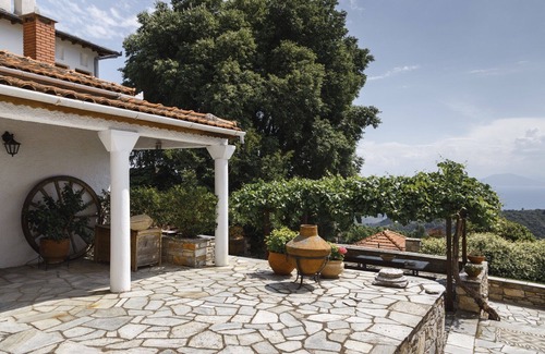 Mileai Villa | A beautiful two building villa with an extraordinary view to the sea!