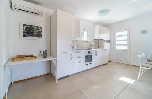 Cove Makarac (Milna) Villa | A beautiful villa located in the town of Milna with stunning views of the bay. Only 600m to the beac