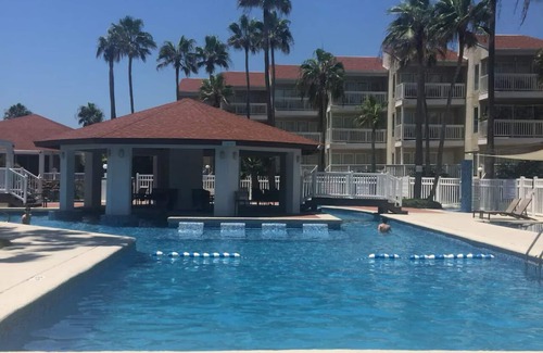 South Padre Island Condo | A Beauty& The Beach! NewlyRenovated 2/2, Sleeps 8.Just Steps away from the Beach
