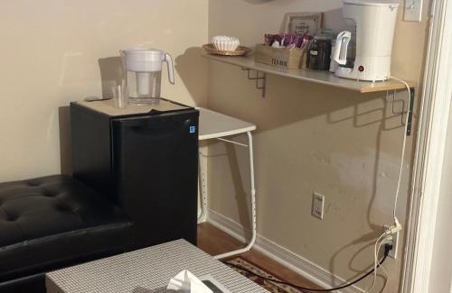 Ottawa Division House | A bed of 2 beds cute room for females only - Pour les femmes seulement