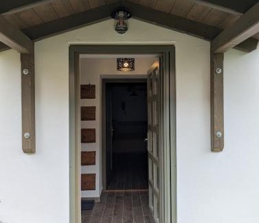Balatonhenye Apartment | A Bejárat Vendégház