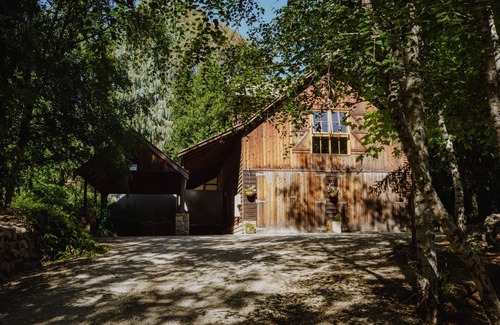 Tawonga South House | A bespoke romantic retreat in the heart of the high country, breakfast included.