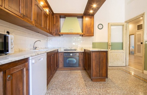Santa Maria Novella Apartment | A big house a stone's throw from the Central Station by Mmega
