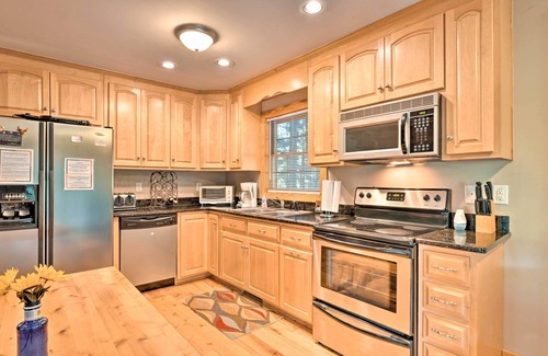 Fleetwood Cabin | 'A Bit of Heaven' Cabin < 13 Miles from Boone!