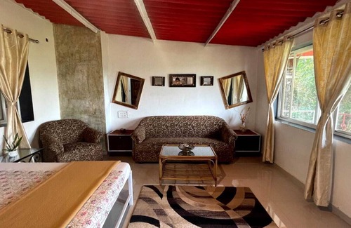 Mahabaleshwar Villa | A boutique homestay with private access to the tableland.