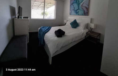 Margaret River House | A Break Away 1 -Walk to town, forest and river!