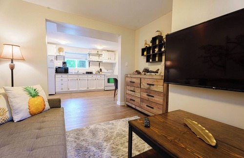 Departure Bay Apartment | A bright and cozy 1-bedroom basement suite is nestled in a lush garden setting