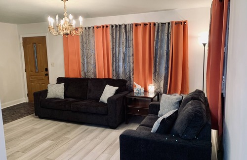 Bellevue House | A bright and cozy home away from home in Bellevue