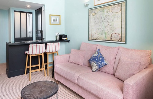 Saint-Thomas-d'Aquin Apartment | A Bright Studio in St Germain des Près