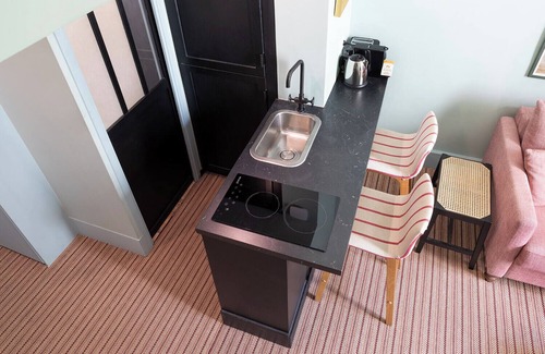 Saint-Thomas-d'Aquin Apartment | A Bright Studio in St Germain des Près
