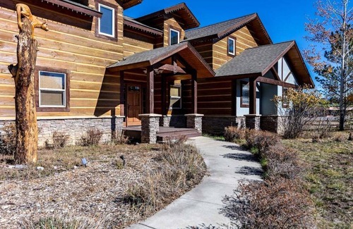 Pagosa Springs Cabin | A/C, Hot Tub, Close to everything, Pet friendly!