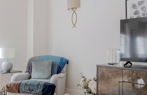 Westminster Apartment | βοΈ A/C. Lift π EarlyDrop β° FlexPolicy π King π Full Kitchen π¨βπ³ W/D π§Ί