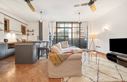 Fitzrovia Apartment | ❄️ A/C | 👑 SuperKing | 🔓 FlexPolicy | ⏰ EarlyDrop | 🌞 Balcony | 🧼 W/D