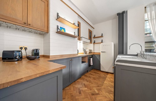 Fitzrovia Apartment | ❄️ A/C | 👑 SuperKing | 🔓 FlexPolicy | ⏰ EarlyDrop | 🌞 Balcony | 🧼 W/D