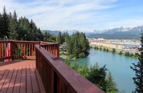 Seward Apartment | A Cabin on the Cliff