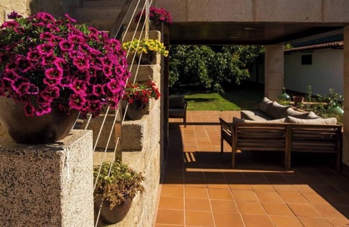 Redondela Apartment | A Casa da Praia - first floor (on the beach, ria de vigo at 600m. camino santiago)