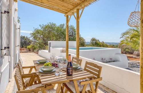 Medronhal Villa | A Casa Nossa - Renovated Villa with Stunning Views