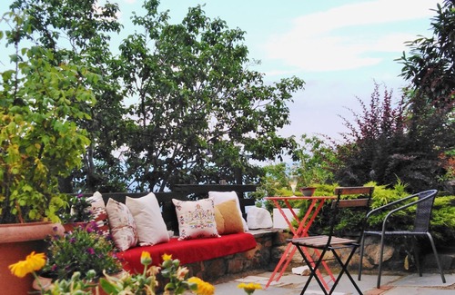 Sidirochori Villa | A century old stone House Overlooking The Kastoria Lake