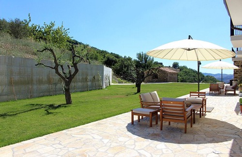Torchiara Villa | A characteristic countryhouse in local stone immersed in the Cilento vineyards