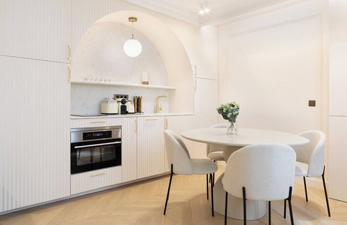 Gaillon Apartment | A Charming 1-BR/1BA with Services in Opéra