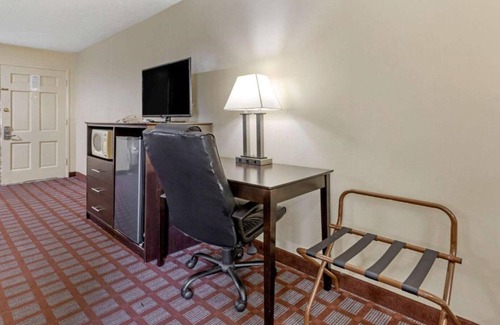 Woodstock House | A charming, affordable stay in one of Virginia’s oldest towns !