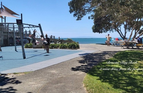 Torbay House | A charming house near by beaches in Auckland for a relaxing getaway