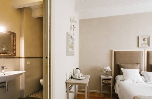 Lonato del Garda Bed & Breakfast | A charming House with spa near Gardalake, Desenzano, Gardaland, Caneva Park