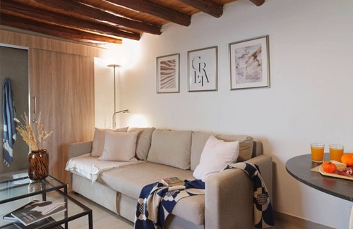 Peristerona Condo | A Charming Self-Contained Suite Overlooking a Tranquil Courtyard
