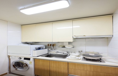 Yeoksam Apartment | A clean two-bedroom home right in front of Seolleung Station