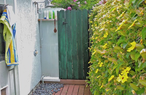 North Redondo House | A Colorful Bungalow For L.A. Adventure, Close To The Beaches & Freeway