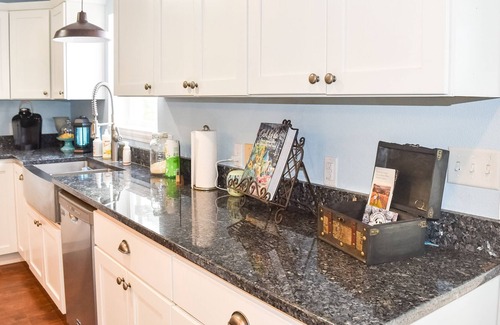 McMinnville House | A comfortable and peaceful retreat nestled in the foothills of the coast range.