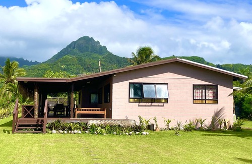 Kiikii Tapere House | A comfortable family home with sea & mountain views at your fingertips