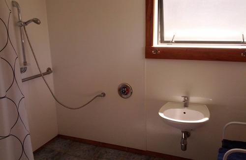 Golden Bay Apartment | A comfortable, private, country apartment. 300mts walk to safe sandy beach.