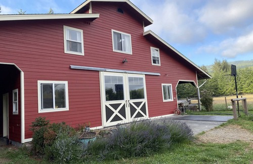 Fieldbrook House | A comfortable stay on a sustainable family farm