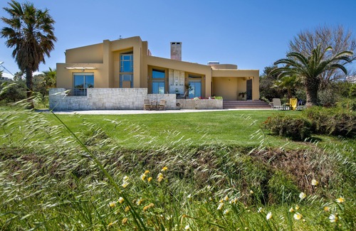 Maleme Villa | A comfortable,sunny villa in nature,listening to the sound of the sea!