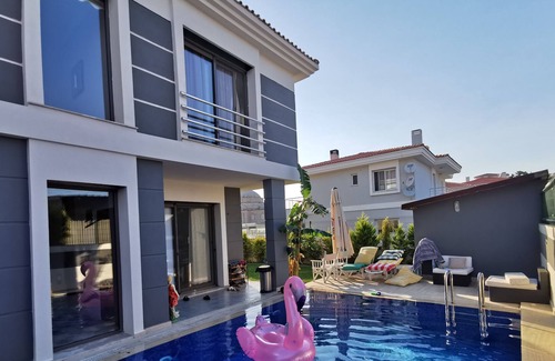 Cesme Villa | A comfortable villa with pool in Cesme VillaAtasoy
