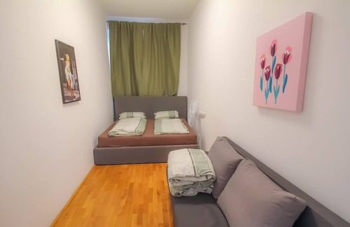 Liesing Apartment | A comfortable, well-located Luxury Apartment LV7