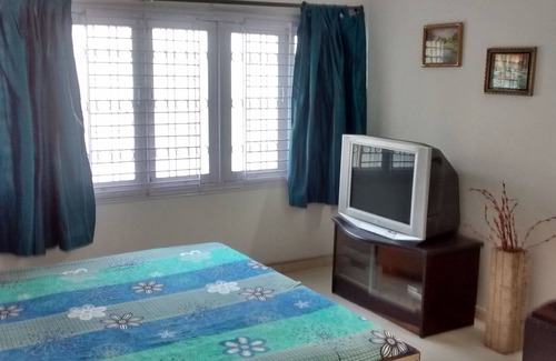 Vadodara House | A Comfy Charming independent Air-Conditioned Bungalow