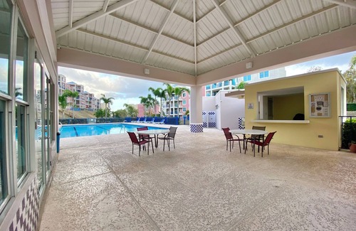 Machos Condo | A complete charming 2-bedroom apartment with WiFi, with pool in beautiful Ceiba.