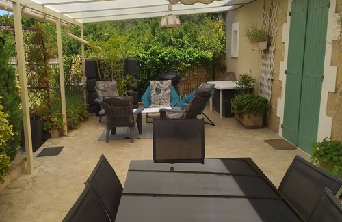 La Guerche-sur-l'Aubois House | A cool house for the summer, in a quiet, flowery garden, relaxation assured.