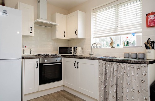 Shanklin Cottage | A cosy cottage in Shanklin Old Town with 15% off Red Funnel travel.