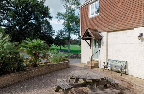 Shanklin Cottage | A cosy cottage in Shanklin Old Town with 15% off Red Funnel travel.