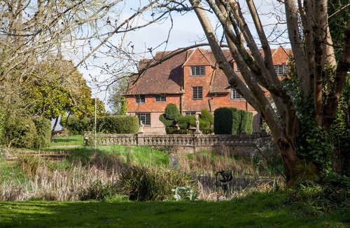 Chiddingly House | A cosy country Cottage with private garden & lovely views in a private estate