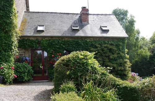 Juvigny-Val-d'Andaine Cottage | A cosy country cottage in a tranquil rural setting. Sleeps 4 in 2 bedrooms.