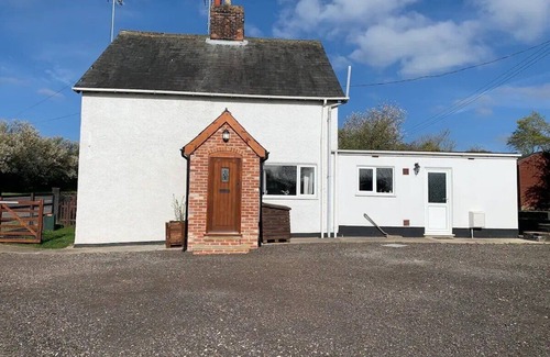Beccles House | A cosy light Semi Detached cottage in the Waveney Valley, the Broads National park.